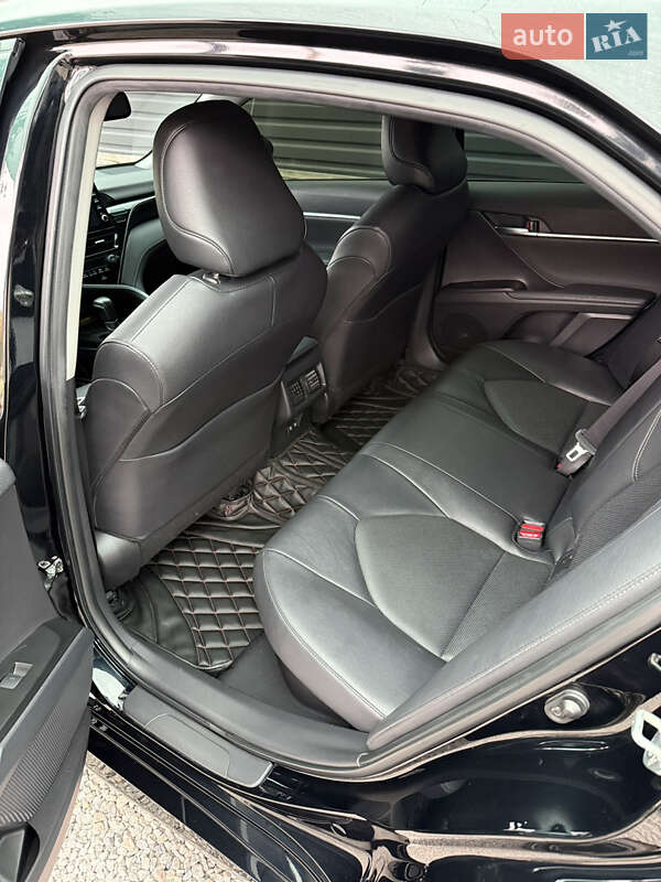 Седан Toyota Camry 2022 в Днепре