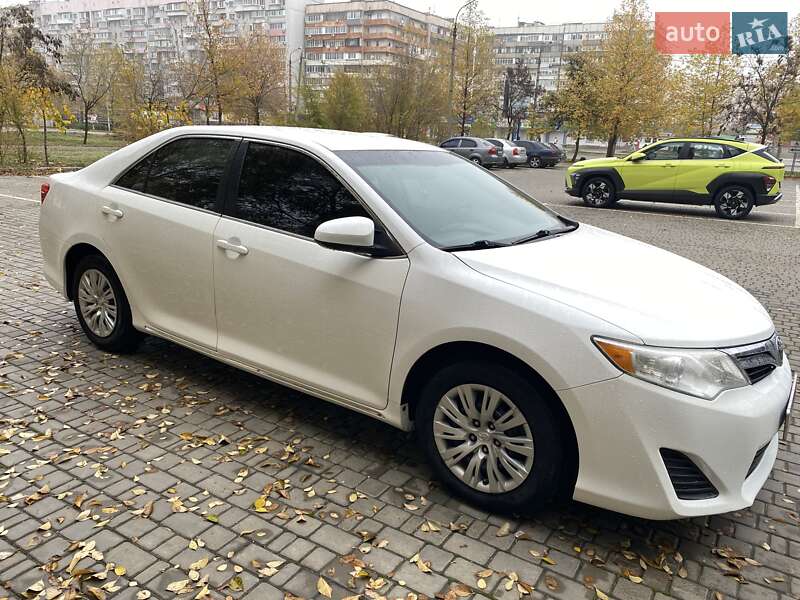 Седан Toyota Camry 2013 в Запорожье