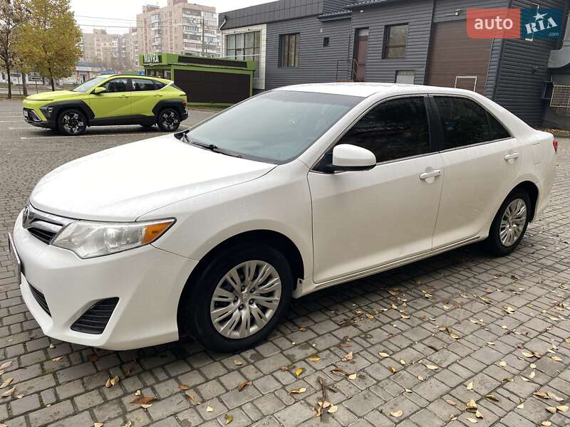 Седан Toyota Camry 2013 в Запорожье
