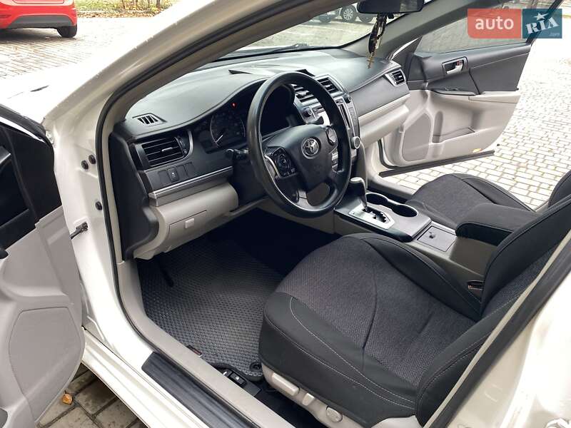 Седан Toyota Camry 2013 в Запорожье
