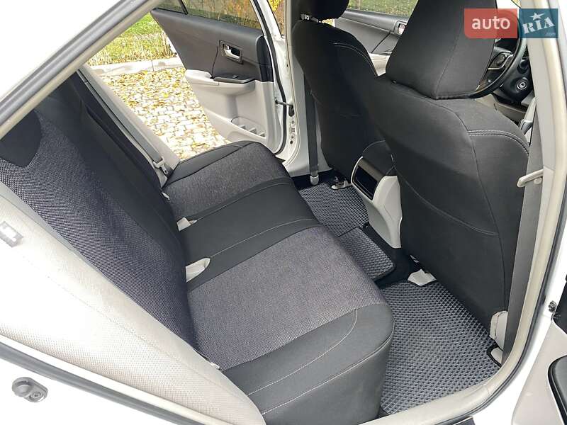 Седан Toyota Camry 2013 в Запорожье