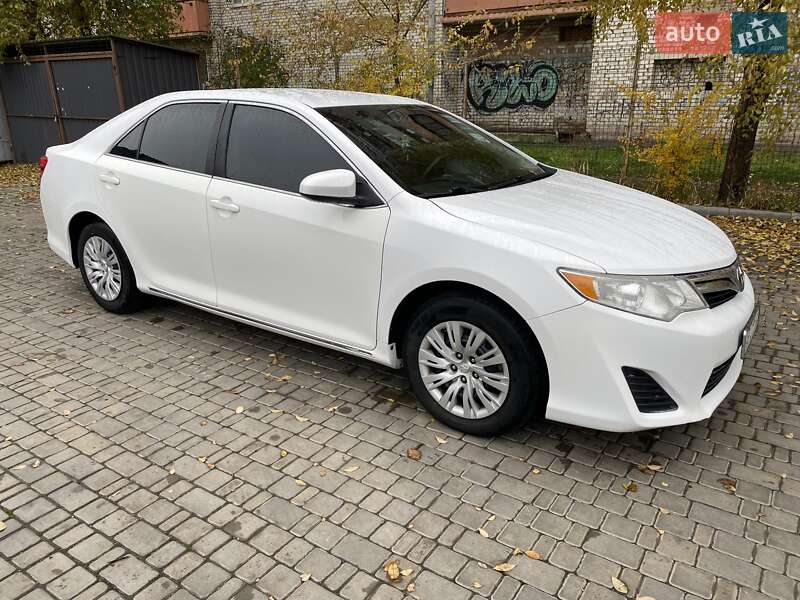 Седан Toyota Camry 2013 в Запорожье