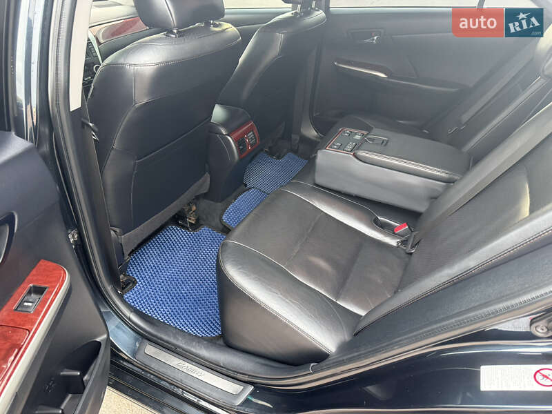 Седан Toyota Camry 2011 в Киеве