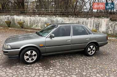 Седан Toyota Camry 1986 в Кам'янському