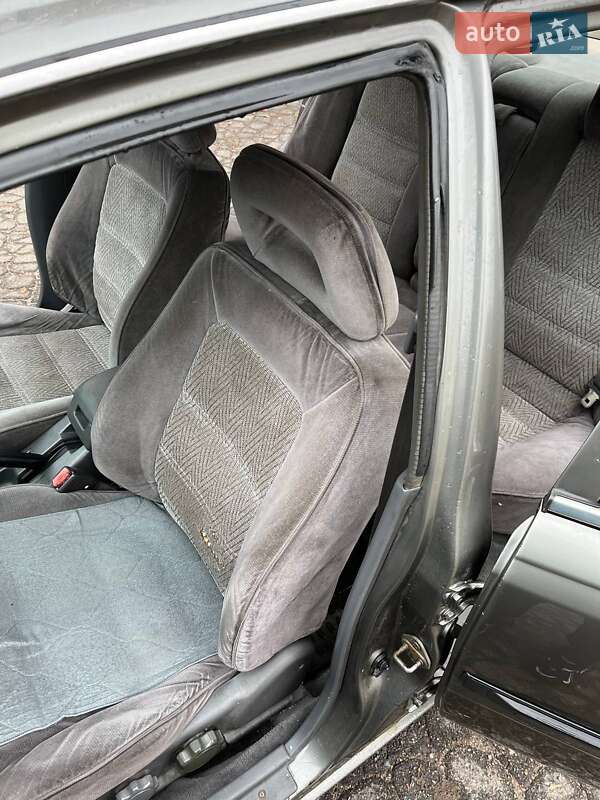 Седан Toyota Camry 1986 в Каменском