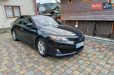 Седан Toyota Camry 2013 в Виннице