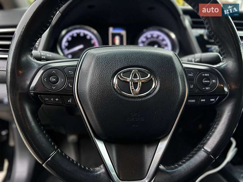 Седан Toyota Camry 2018 в Одессе