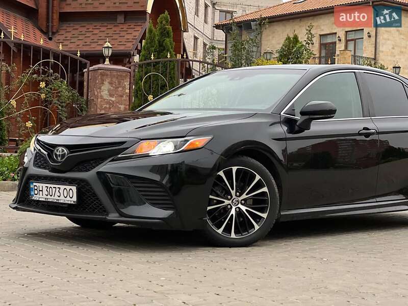Седан Toyota Camry 2018 в Одессе