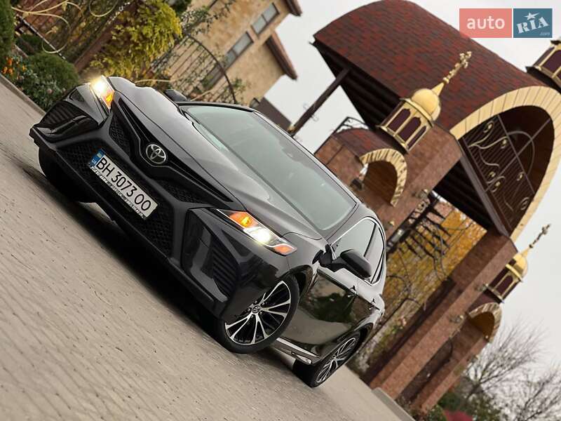 Седан Toyota Camry 2018 в Одессе