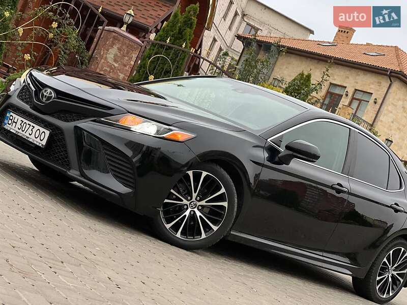 Седан Toyota Camry 2018 в Одессе