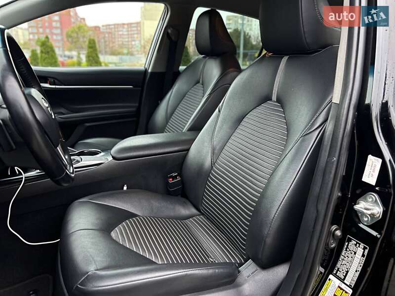 Седан Toyota Camry 2018 в Одессе