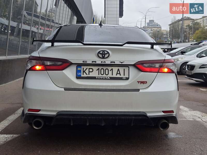 Седан Toyota Camry 2021 в Киеве