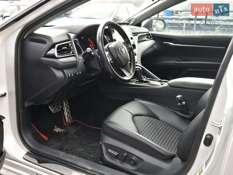 Седан Toyota Camry 2021 в Киеве