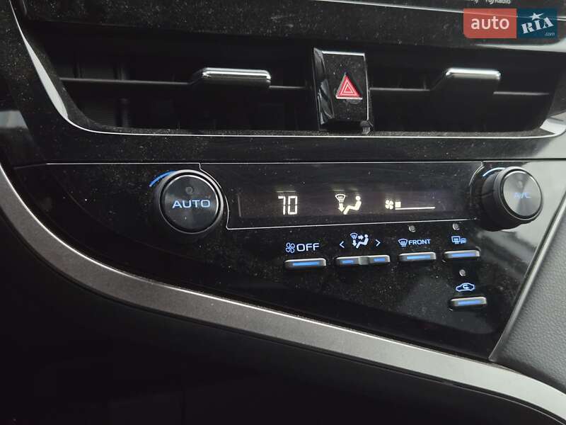 Седан Toyota Camry 2021 в Киеве