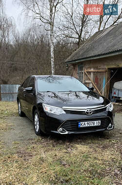Седан Toyota Camry 2016 в Киеве