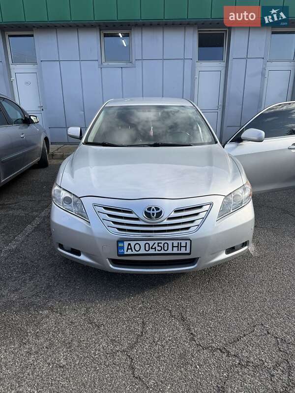 Седан Toyota Camry 2008 в Ужгороде
