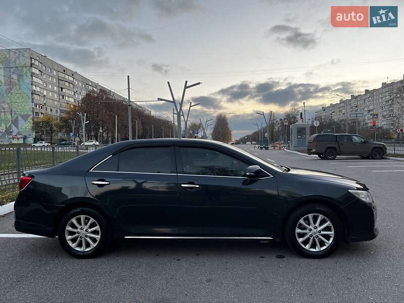 Седан Toyota Camry 2011 в Харькове