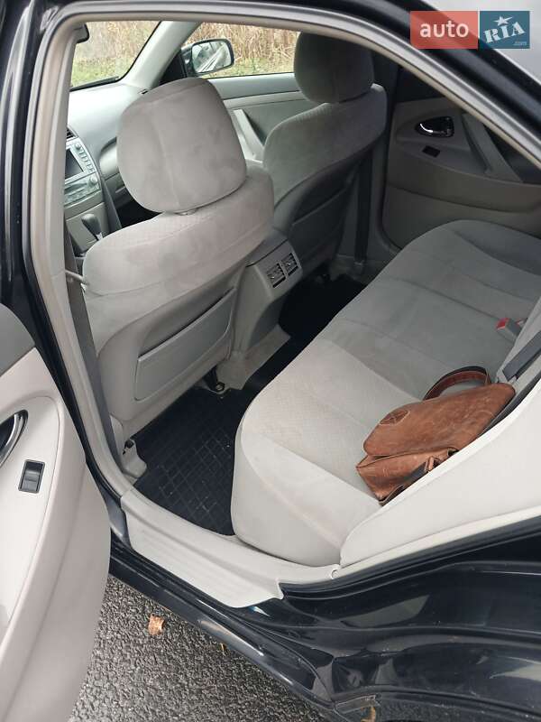 Седан Toyota Camry 2009 в Овруче