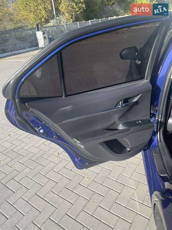 Седан Toyota Camry 2017 в Запорожье