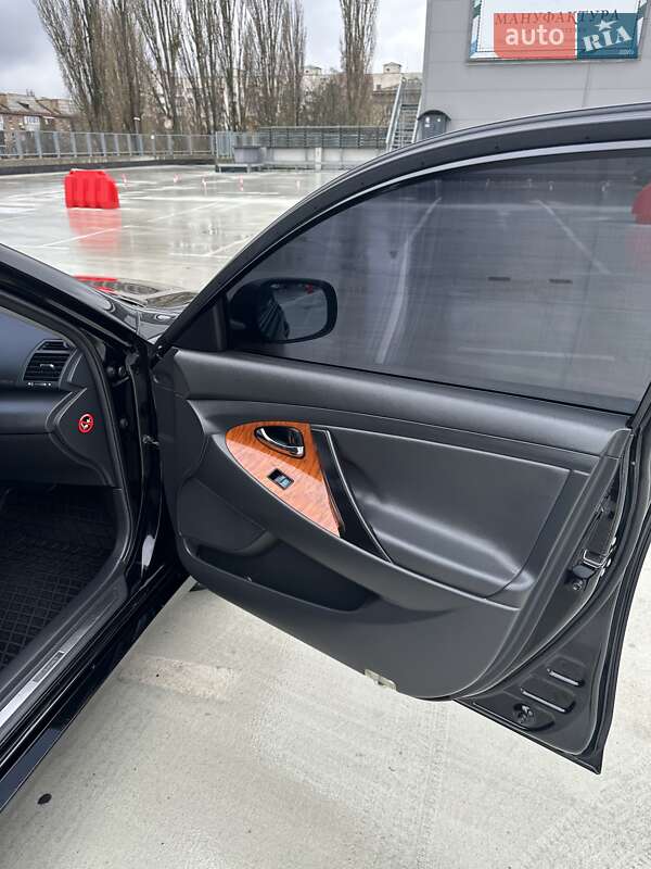 Седан Toyota Camry 2008 в Киеве