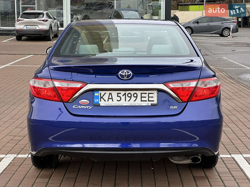 Седан Toyota Camry 2015 в Киеве
