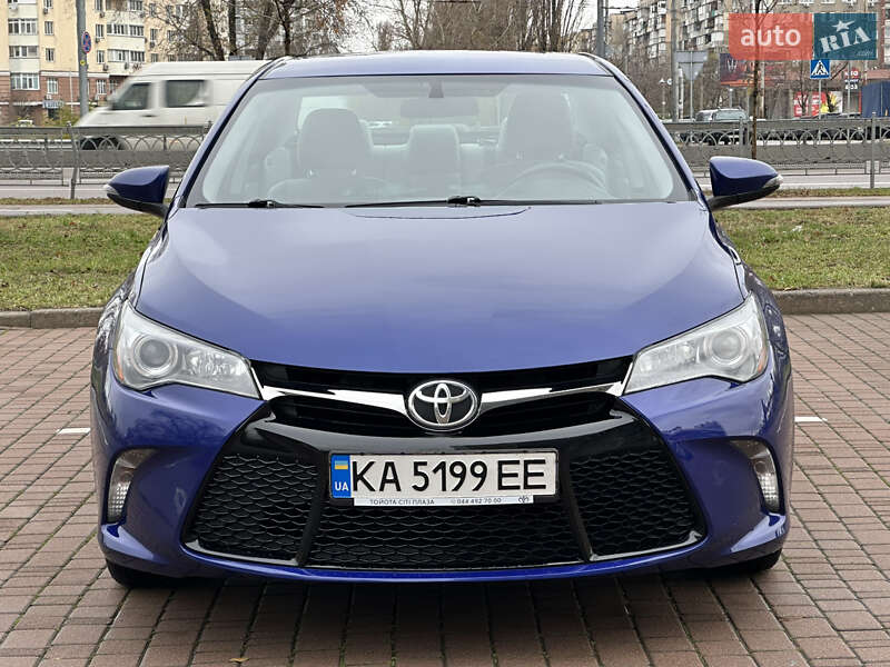 Седан Toyota Camry 2015 в Киеве