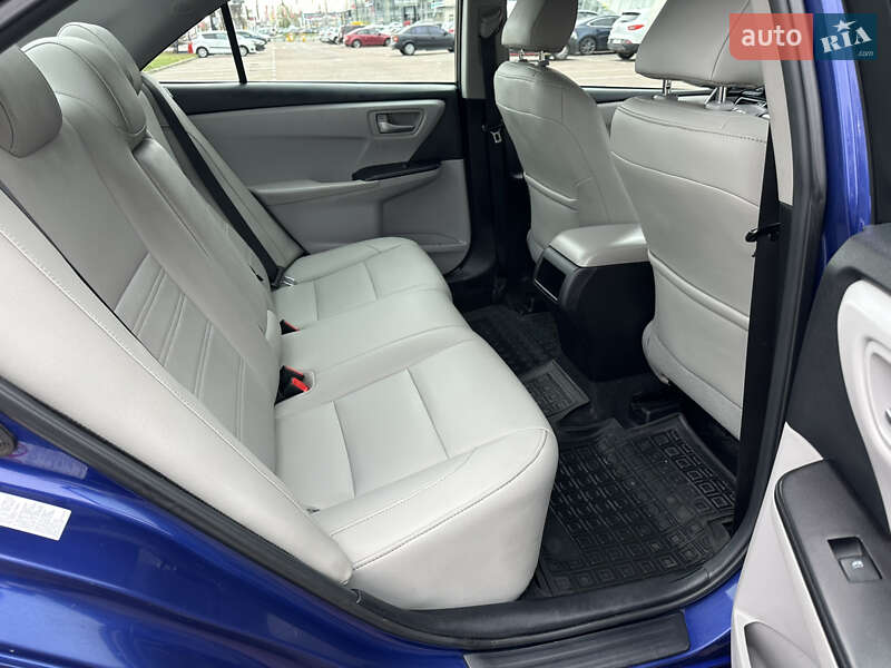 Седан Toyota Camry 2015 в Киеве