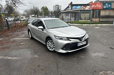 Седан Toyota Camry 2018 в Киеве