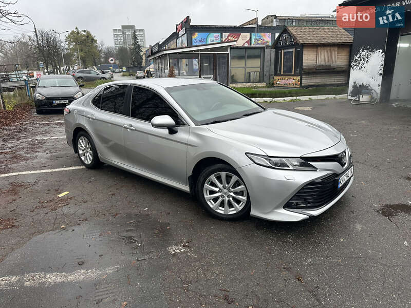 Седан Toyota Camry 2018 в Киеве