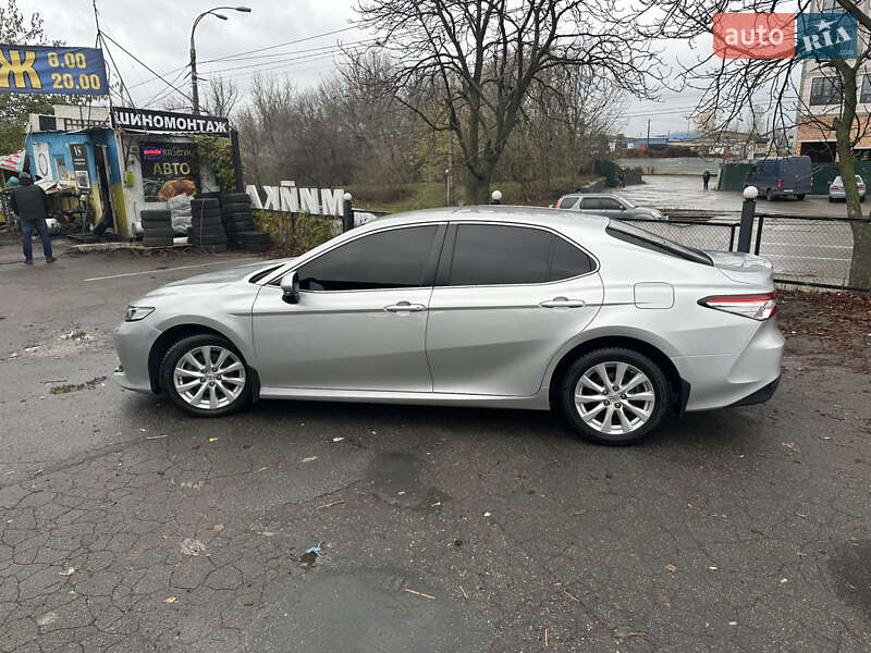Седан Toyota Camry 2018 в Киеве