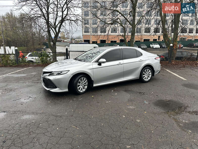 Седан Toyota Camry 2018 в Киеве