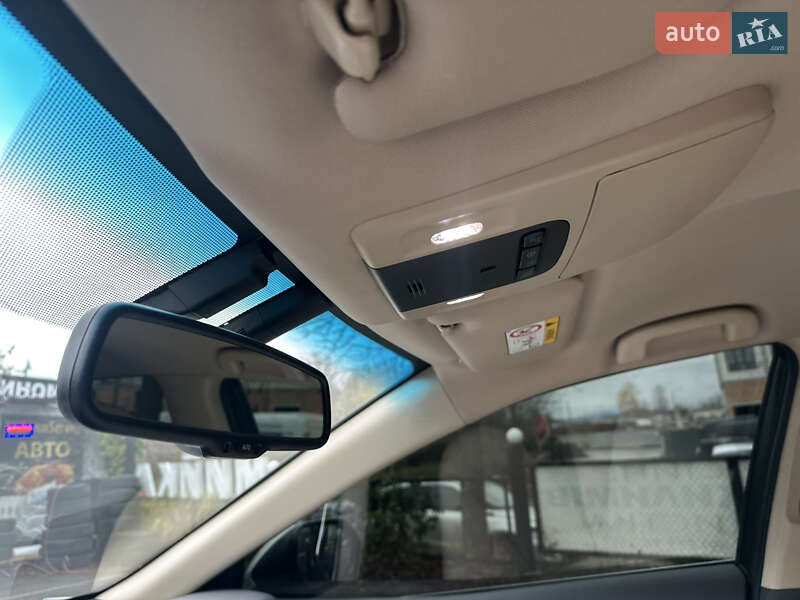 Седан Toyota Camry 2018 в Киеве