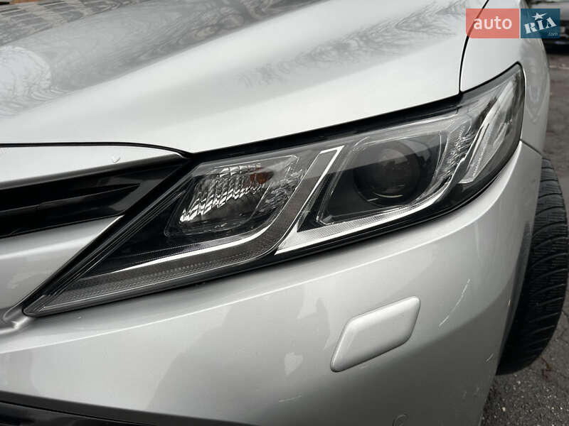 Седан Toyota Camry 2018 в Киеве