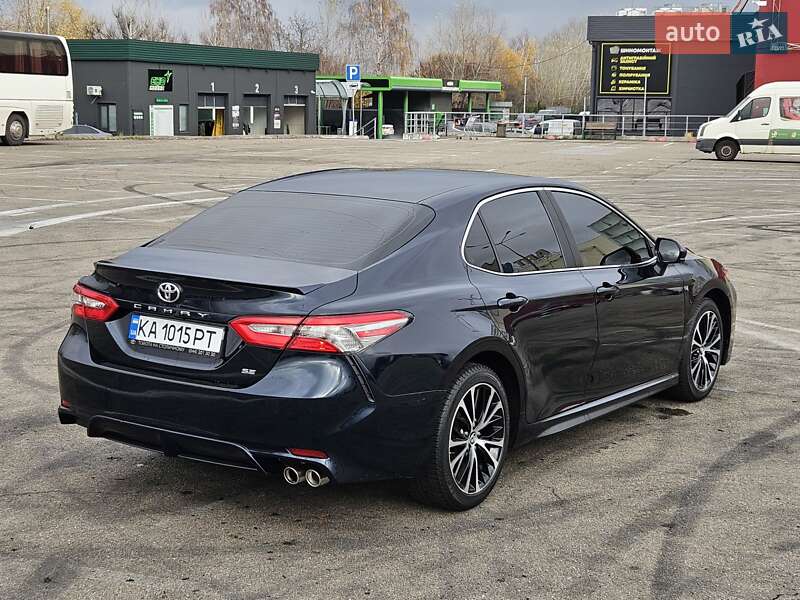 Седан Toyota Camry 2018 в Києві