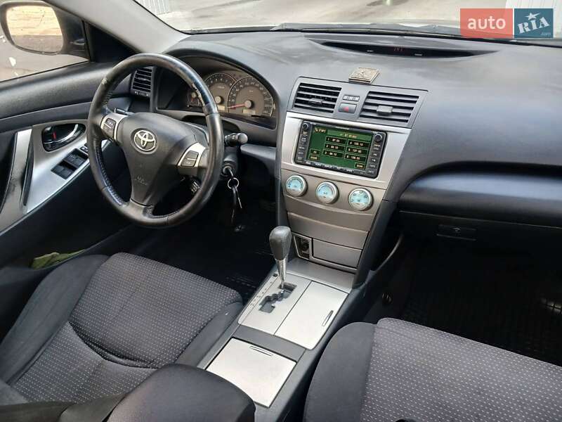 Седан Toyota Camry 2007 в Ровно