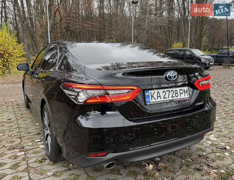 Седан Toyota Camry 2023 в Києві