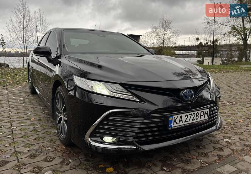Седан Toyota Camry 2023 в Києві