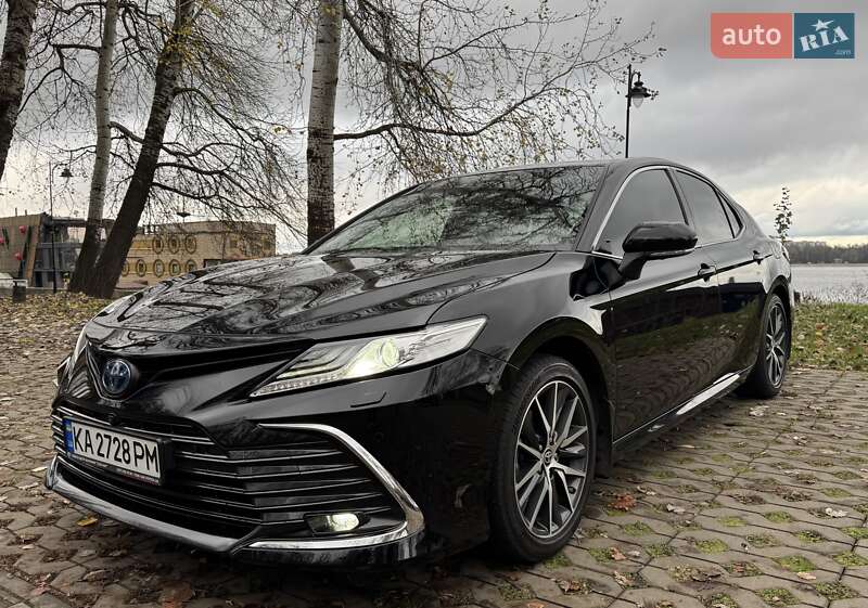 Седан Toyota Camry 2023 в Києві