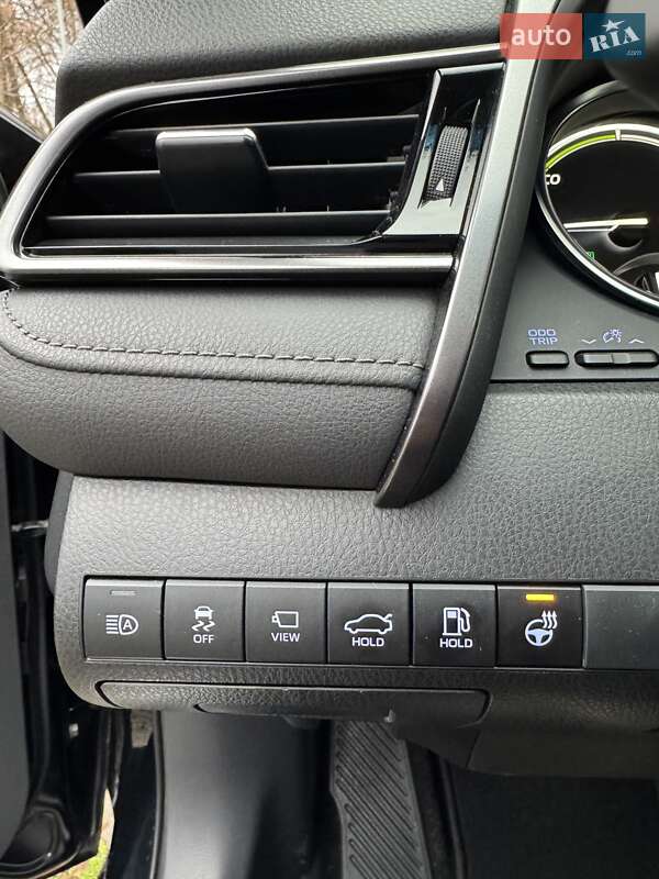 Седан Toyota Camry 2023 в Києві