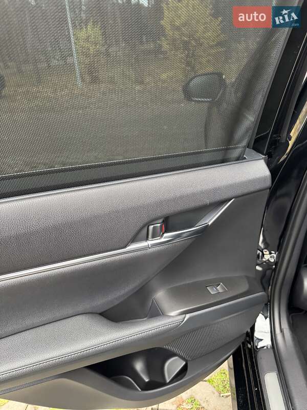 Седан Toyota Camry 2023 в Києві