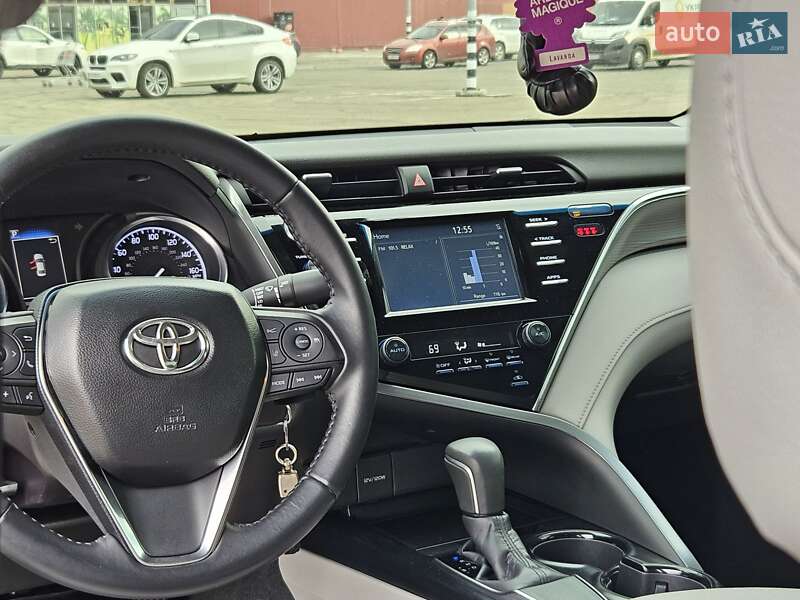 Седан Toyota Camry 2018 в Києві