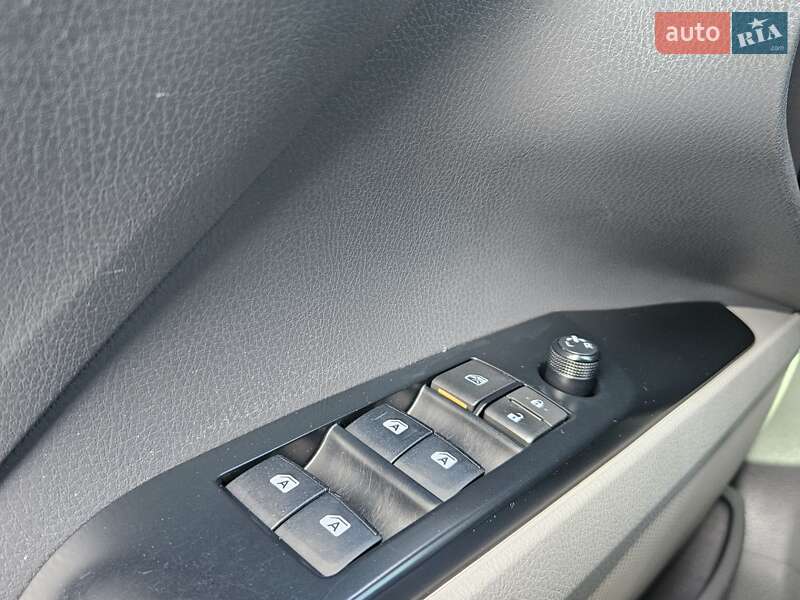 Седан Toyota Camry 2018 в Києві