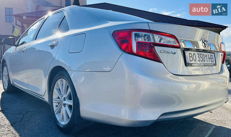 Седан Toyota Camry 2012 в Тернополе