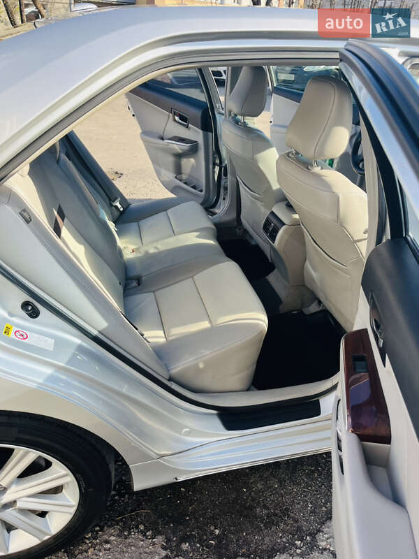 Седан Toyota Camry 2012 в Тернополе