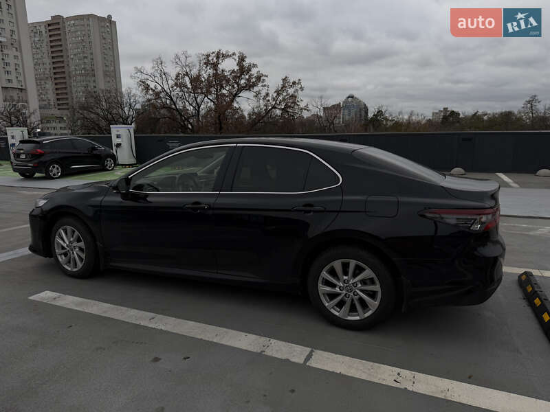 Седан Toyota Camry 2024 в Киеве