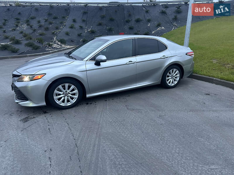 Седан Toyota Camry 2017 в Киеве фото 6 Седан Toyota Camry 2017 в Киеве