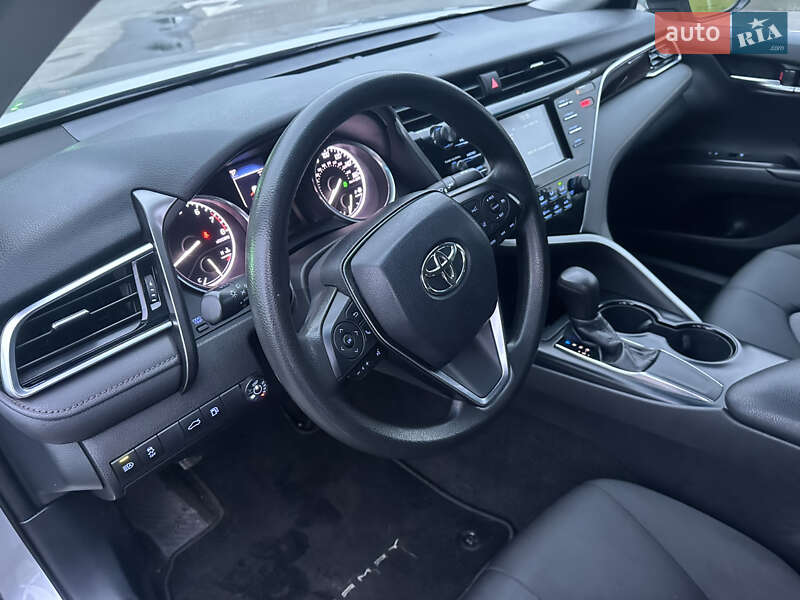 Седан Toyota Camry 2017 в Киеве фото 15 Седан Toyota Camry 2017 в Киеве