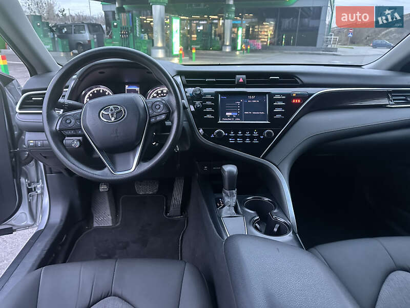 Седан Toyota Camry 2017 в Киеве фото 21 Седан Toyota Camry 2017 в Киеве