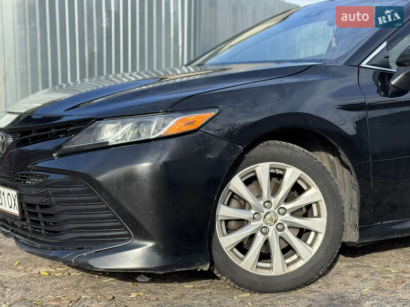 Седан Toyota Camry 2017 в Виннице