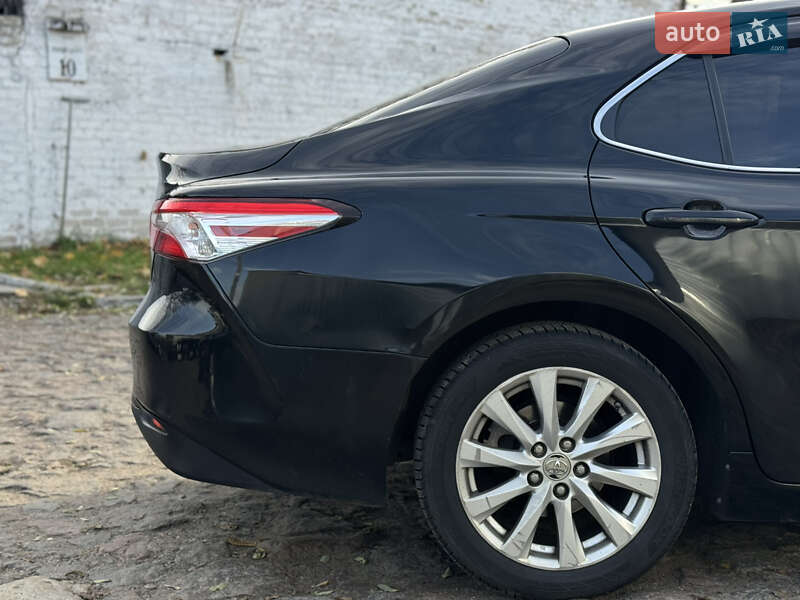 Седан Toyota Camry 2017 в Виннице